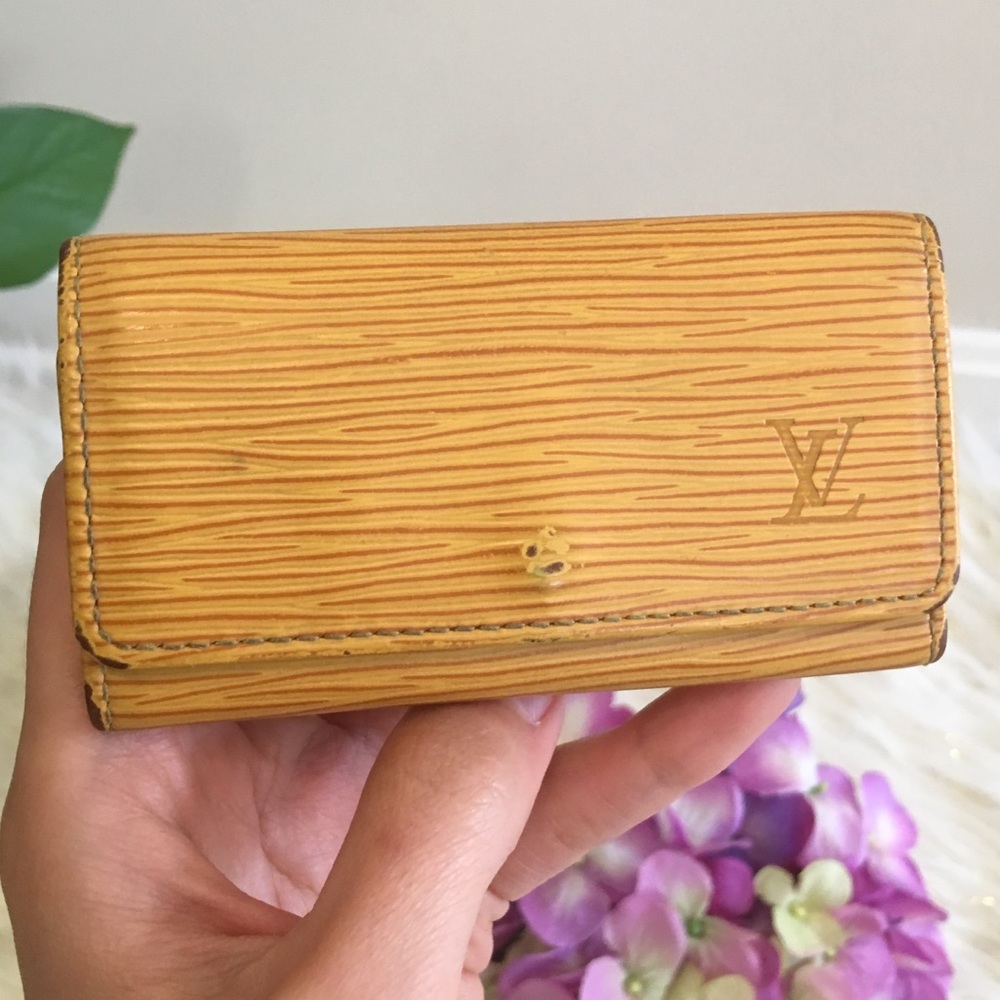 Authentic Preowned Louis Vuitton 4ring key holder